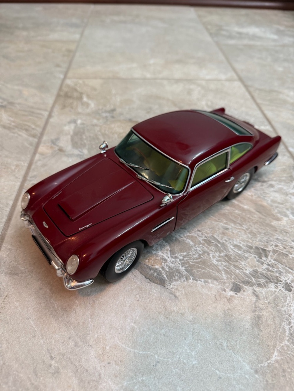 Classic Aston Martin DB5 1963 Diecast Car